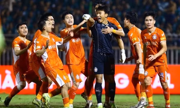 Công Phượng tội đồ, Bùi Tiến Dũng chói sáng, SHB Đà Nẵng ở lại với V-League