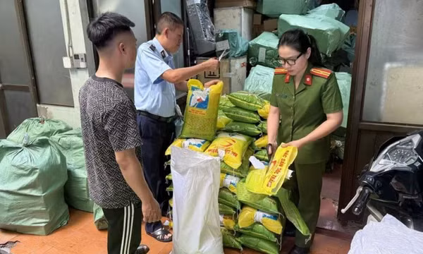 Tiêu hủy nhiều bao gạo và bao bì xâm phạm nhãn hiệu gạo ST25 