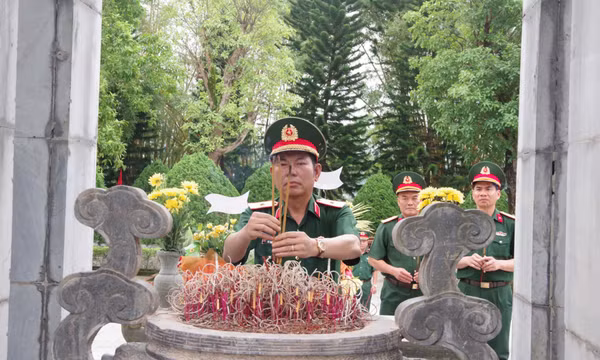 Đảng ủy, Bộ Tư lệnh Quân khu 3 dâng hương tưởng niệm tại Khu di tích lịch sử quốc gia Pò Hèn