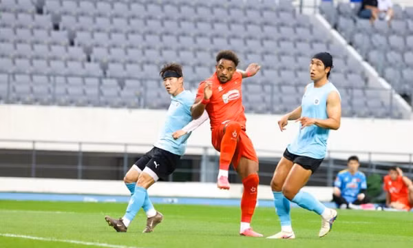 Xuân Son ghi bàn, tuyển Việt Nam đánh bại câu lạc bộ K.League 2
