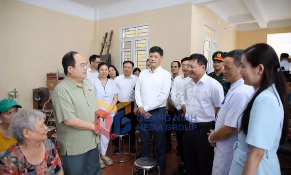 Bí thư Tỉnh ủy Quản Minh Cường đi khảo sát tổ chức và hoạt động của chính quyền địa phương 2 cấp tại phường Hà Lầm, tháng 7-2026
