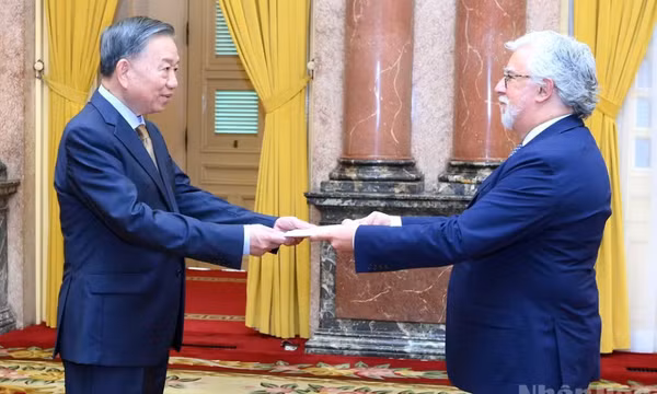 Tổng Bí thư, Chủ tịch nước Tô Lâm tiếp các đại sứ đặc mệnh toàn quyền các nước trình quốc thư