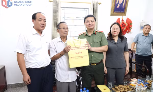 Giám đốc Công an tỉnh thăm, tặng quà thương binh tại phường Móng Cái 1