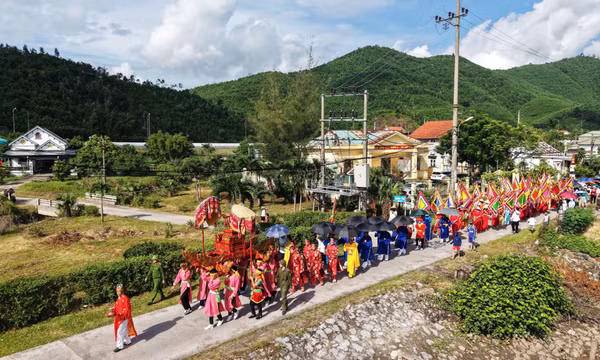 Đặc sắc lễ hội đình làng biển Cẩm Hải