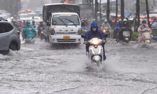 Thời tiết ngày 10/7: Bắc Bộ mưa to đến rất to, đề phòng sạt lở và ngập úng; Trung Bộ nắng nóng
