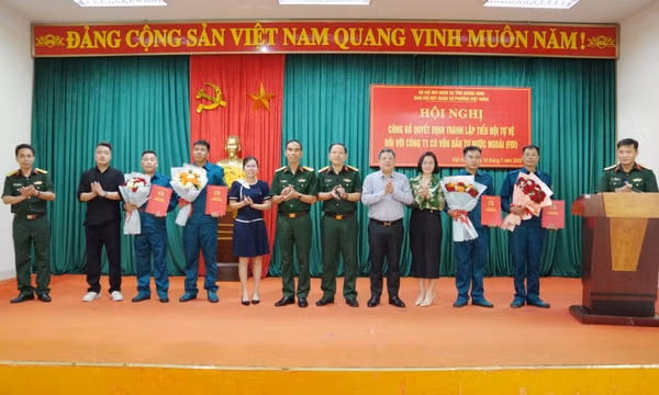 Ban CHQS phường Việt Hưng: Thành lập 4 tiểu đội tự vệ tại các doanh nghiệp