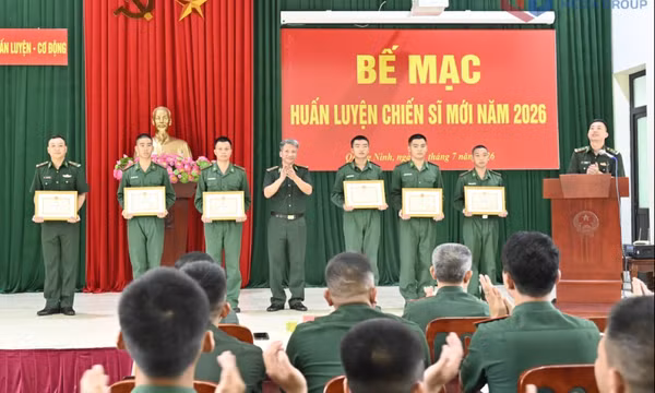 BĐBP tỉnh: Bế giảng huấn luyện chiến sĩ mới năm 2026