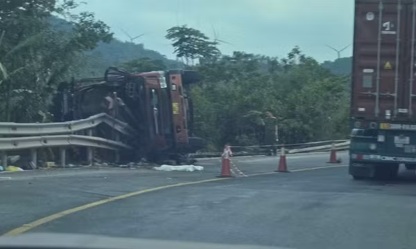 Quảng Trị: Tai nạn nghiêm trọng trên Quốc lộ 9 khiến 3 người tử vong