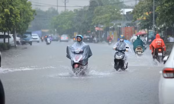 Thời tiết ngày 4/7: Bão số 1 vào vịnh Bắc Bộ gây mưa rất to ở Đông Bắc Bộ