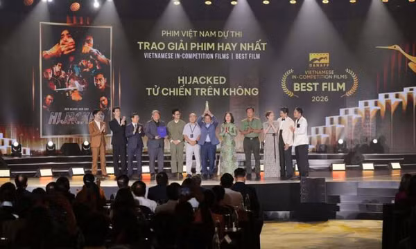 'Tử chiến trên không' vượt 'Mưa đỏ' thắng giải phim Việt hay nhất