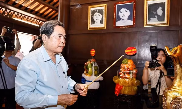 Chủ tịch Quốc hội Trần Thanh Mẫn viếng Anh hùng liệt sĩ Võ Thị Sáu, thăm Bà mẹ Việt Nam Anh hùng