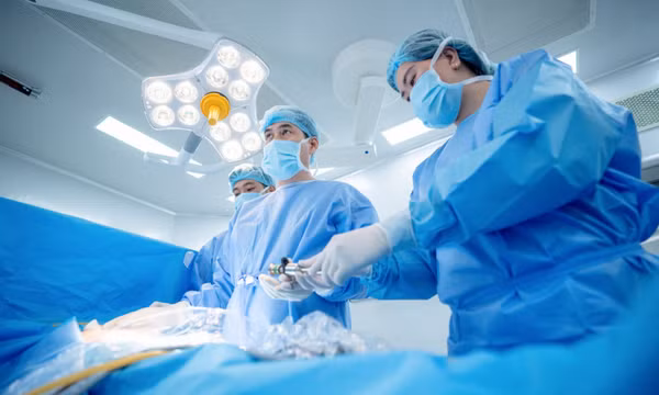 Vinmec Hạ Long: Phẫu thuật cấp cứu, bảo tồn lá lách cho nữ du khách Hàn Quốc bị tai nạn đa chấn thương