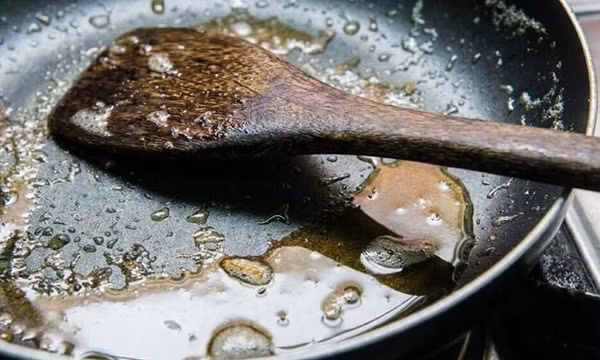 Tác hại đến sức khỏe khi tái sử dụng dầu ăn nhiều lần
