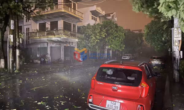 Khu vực Móng Cái mưa to, gió mạnh cấp 8-9, khuyến cáo người dân hạn chế ra ngoài
