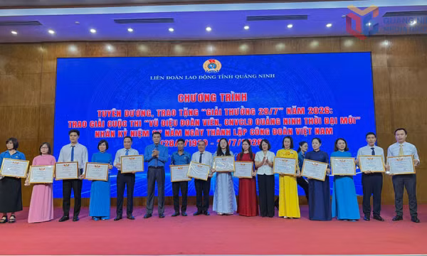 Tuyên dương cán bộ công đoàn tiêu biểu