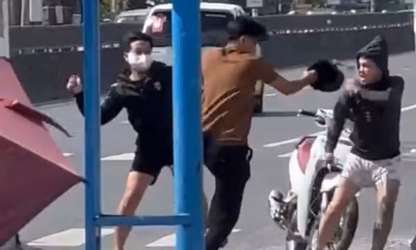 Truy tìm nhóm thanh niên nẹt pô rồi rút dao đâm người trên quốc lộ
