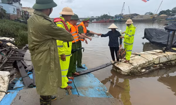 Không để người dân chủ quan quay lại phương tiện, lồng bè khi bão chưa đi qua