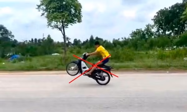 Bốc đầu xe ở Phú Thọ, thanh niên quê Lào Cai bị tịch thu phương tiện