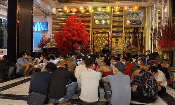Phát hiện 132 đối tượng dương tính với ma túy trong quán karaoke