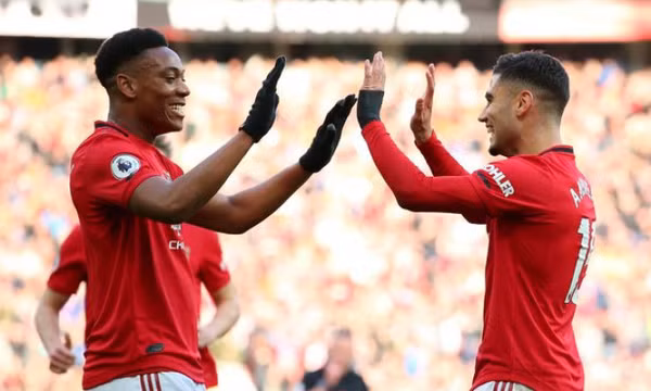 Cầu thủ thứ 8 chia tay Man Utd