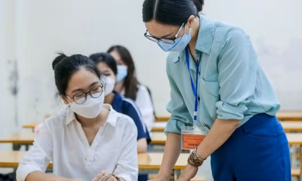 Vì sao điểm chuẩn xét học bạ tăng đột biến?