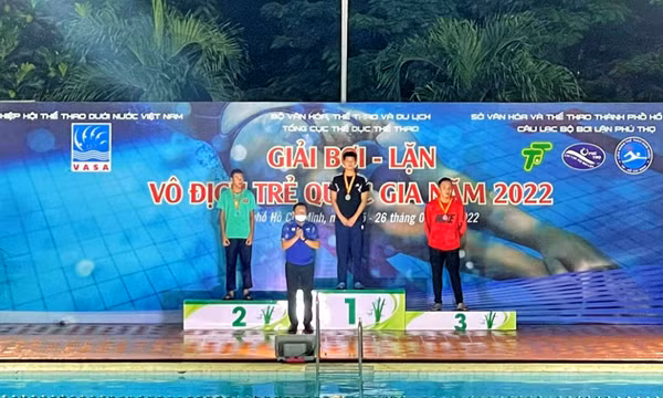 Ngô Đình Chuyền xuất sắc giành 2 HCV tại Giải bơi lặn trẻ quốc gia 2022