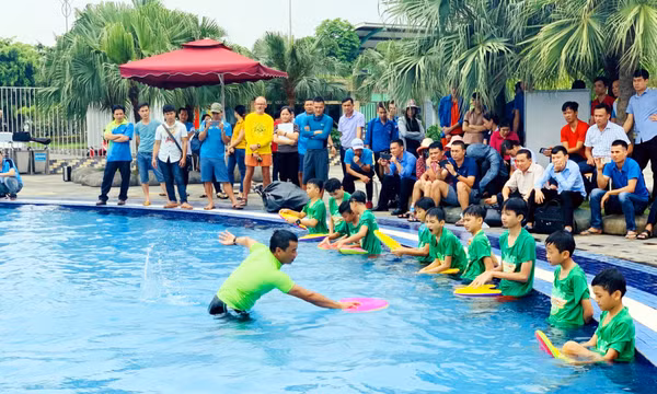 "Huy động sự tham gia của cộng đồng trong phát triển phong trào bơi lội, phòng chống đuối nước" 