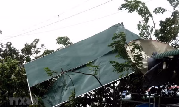 Yên Bái: Mưa lốc làm tốc mái 118 ngôi nhà, gây thiệt hại lớn