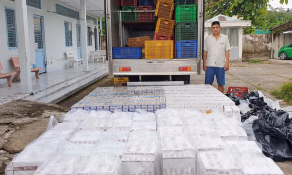 Đang tạm hoãn chấp hành án phạt tù vẫn đi chở thuốc lá lậu