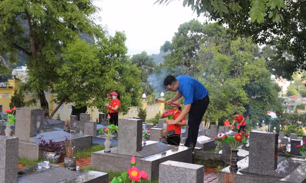 Tuổi trẻ phát huy truyền thống "Uống nước nhớ nguồn"