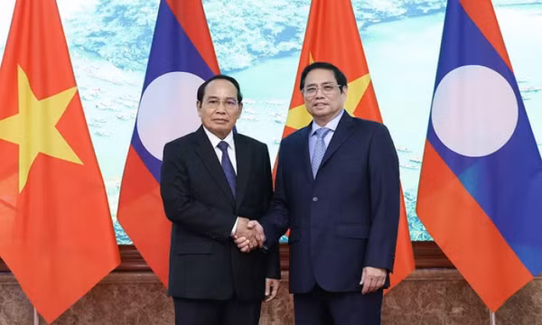 Thủ tướng: Đưa hợp tác kinh tế Việt Nam - Lào phát triển xứng tầm với quan hệ chính trị đặc biệt