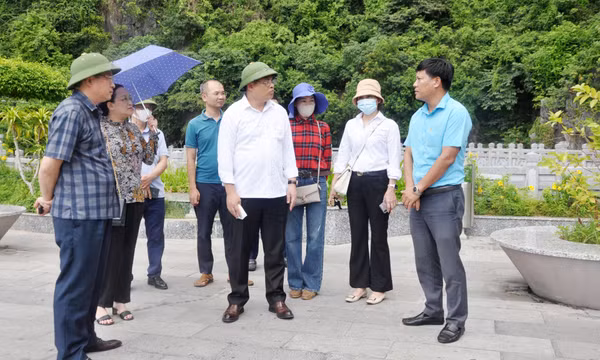 Kiểm tra môi trường kinh doanh du lịch trên Vịnh Hạ Long