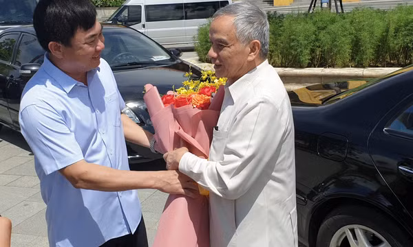 Đoàn Đại biểu cấp cao Quốc hội nước CHDCND Lào thăm Vịnh Hạ Long