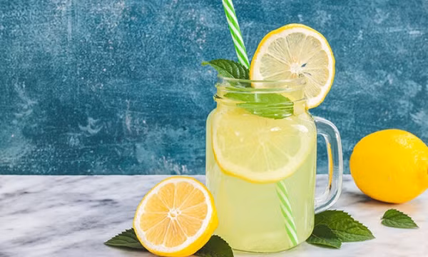 Bạn cần biết bù nước đúng cách cho cơ thể mùa nắng nóng