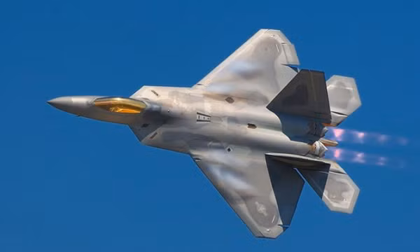 Mỹ đưa chiến đấu cơ F-22 Raptor tới 'bảo vệ không phận' Ba Lan