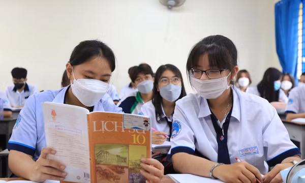 Sửa môn Lịch sử thành bắt buộc có làm xáo trộn các môn học khác?