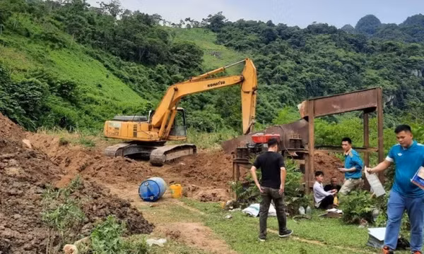 Bắt quả tang nhóm đối tượng khai thác vàng trái phép ở Cao Bằng