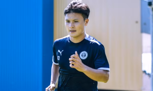 Quang Hải ghi bàn trong trận giao hữu đầu tiên của Pau FC