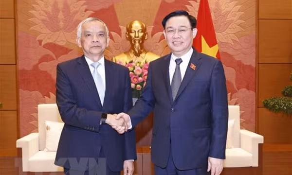 Chủ tịch Quốc hội Vương Đình Huệ tiếp Phó Chủ tịch Quốc hội Lào
