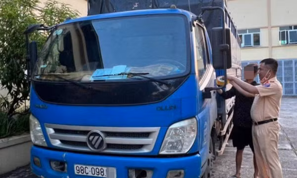 Bị phạt nặng vì đi ngược chiều trên cao tốc, tài xế lý do không biết đường
