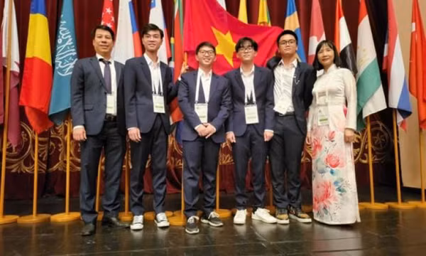 4 học sinh Việt Nam giành huy chương Olympic Sinh học quốc tế