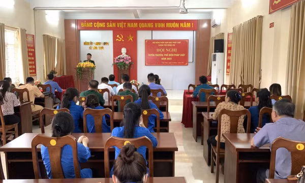 Tuyên truyền Luật Biên phòng cho cán bộ, nhân dân 2 xã đảo Vĩnh Trung, Vĩnh Thưc