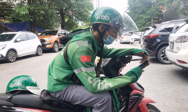 Việc thu "phụ phí nắng nóng" của Grab có hợp lý?