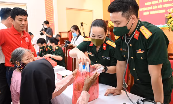 Khám bệnh, cấp thuốc miễn phí cho đối tượng chính sách, nạn nhân chất độc da cam