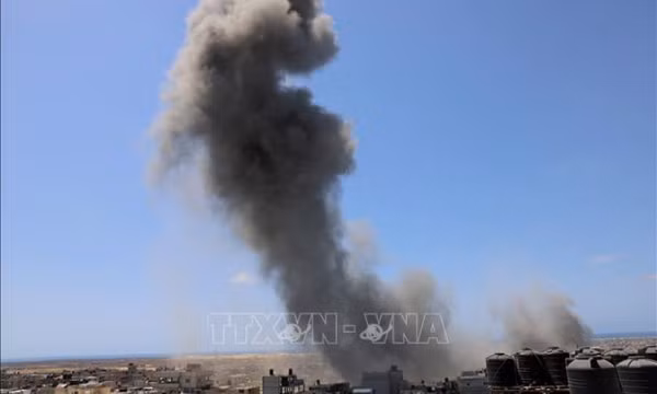 Israel không kích Gaza sau vụ bắn rocket
