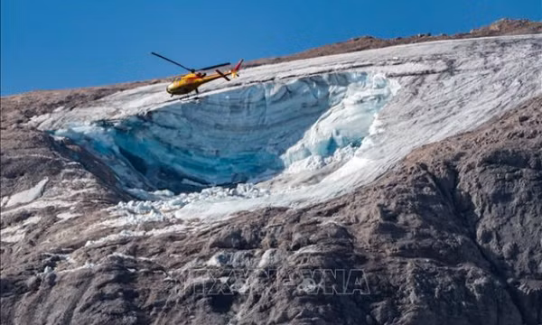 Italia tìm thấy 8 nạn nhân còn sống trong vụ lở băng trên dãy Alps