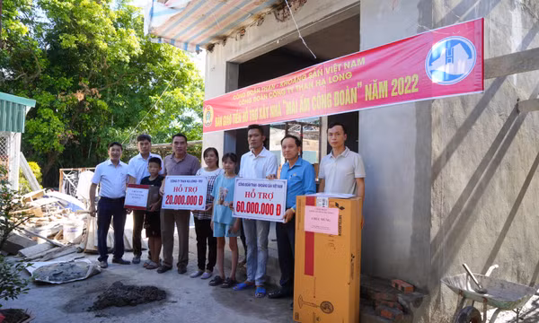 Công đoàn Công ty than Hạ Long: Khảo sát, trao hỗ trợ nhà “Mái ấm Công đoàn” của đoàn viên có hoàn cảnh khó khăn