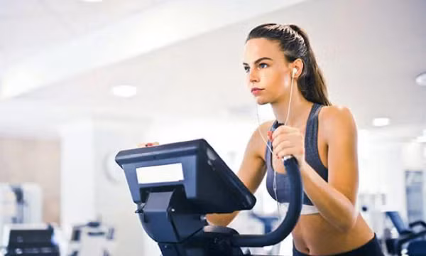 Tập thể dục vào buổi sáng hay buổi tối giảm mỡ bụng nhiều hơn?