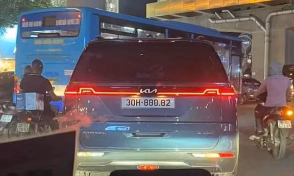 Loạt ô tô cố tình che biển số để né phạt nguội