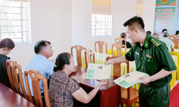 Tuyên truyền Luật Biên phòng cho cán bộ và nhân dân phường Trà Cổ